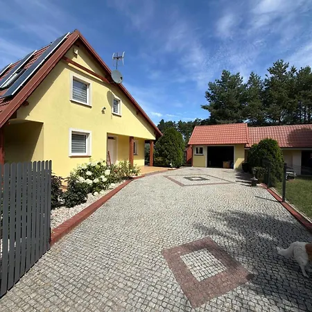 Holiday home Zajecza Zagroda - Caly Dom Na Wylacznosc Nad Jeziorem Lincjusz, 0,5ha Sadu I Lasu Miastko (Leszno)